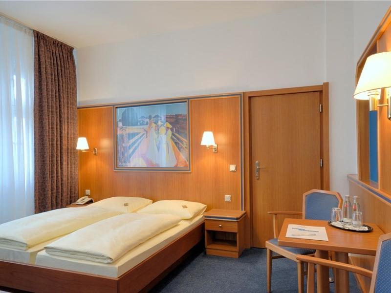Hotel und Rasthof AVUS Berlin Zimmer foto